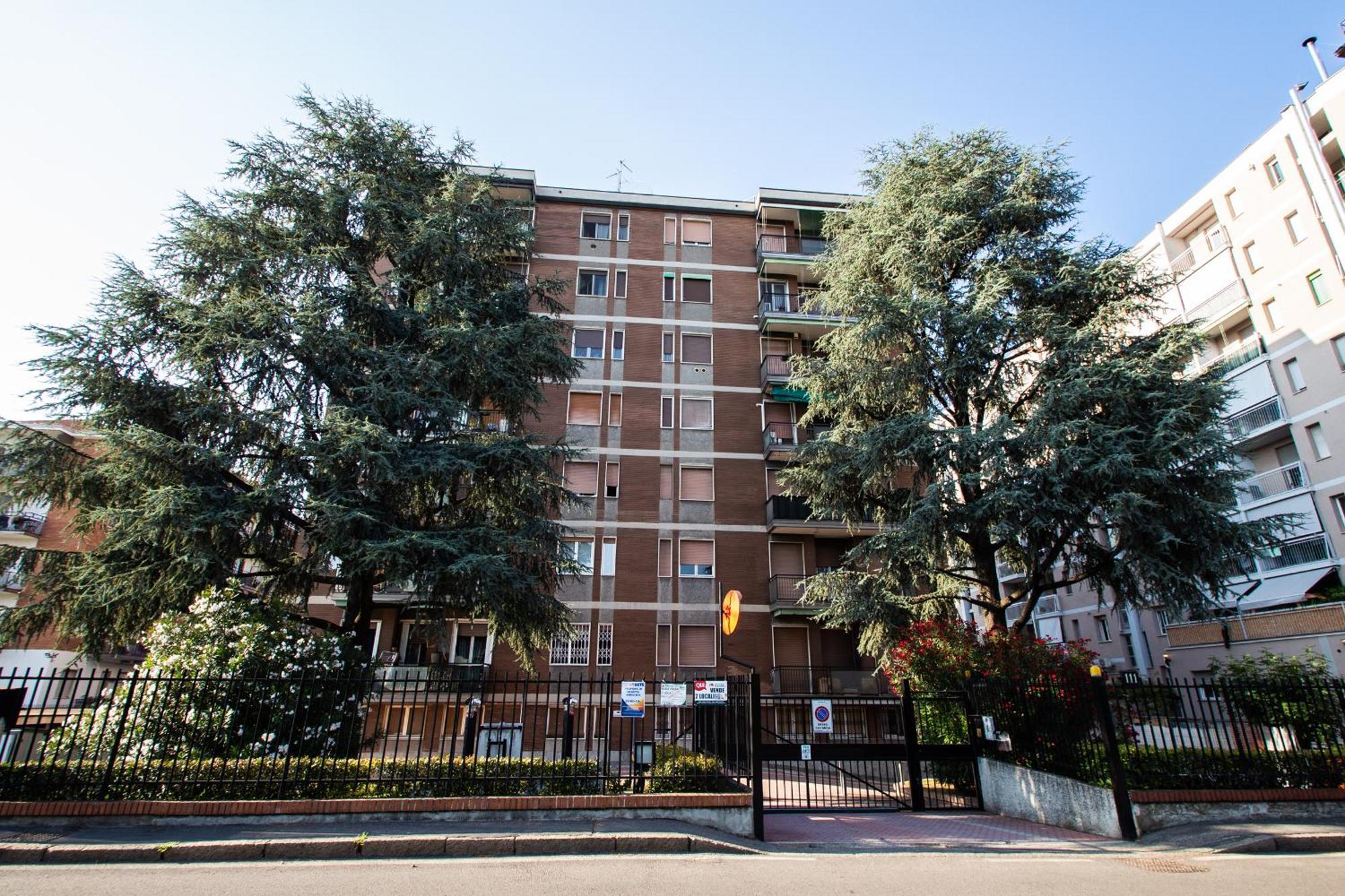 Milano-Linate Suite Self Check In & Free Parking Exteriör bild